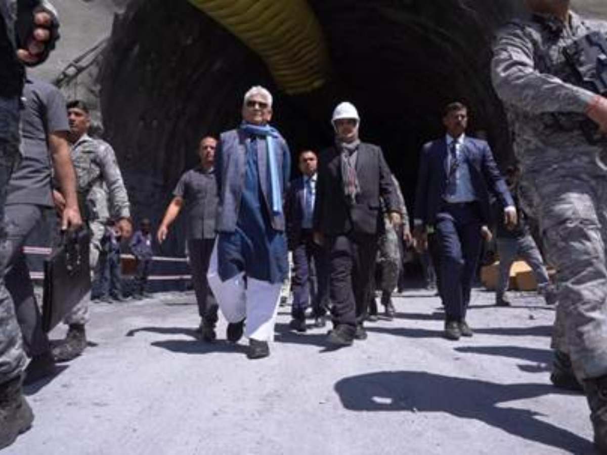 25000 करोड़ रुपये लगाकर जम्मू और कश्मीर में किया जा रहा है 19 सुरंगों का निर्माण; श्री नितिन गडकरी ने किया 2 सुरंगो का निरीक्षण