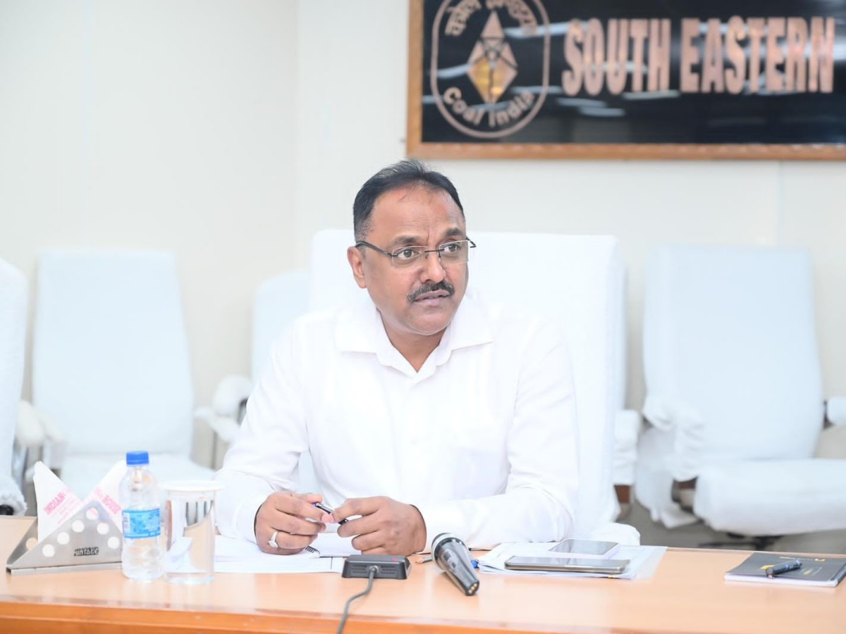 SECL Director (Personnel) Biranchi Das chairs meeting with regional personnel managers