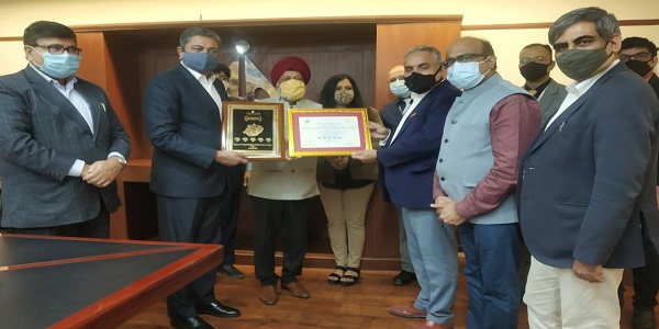 AAI Chennai and Vadodara Airport received an award from ASSOCHAM