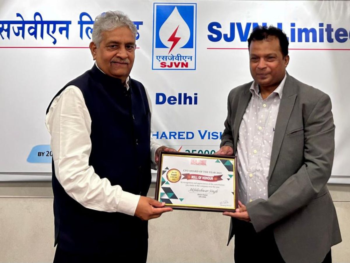 Akhileshwar Singh, Director (Finance), SJVN honoured with Best CFO Award 2023