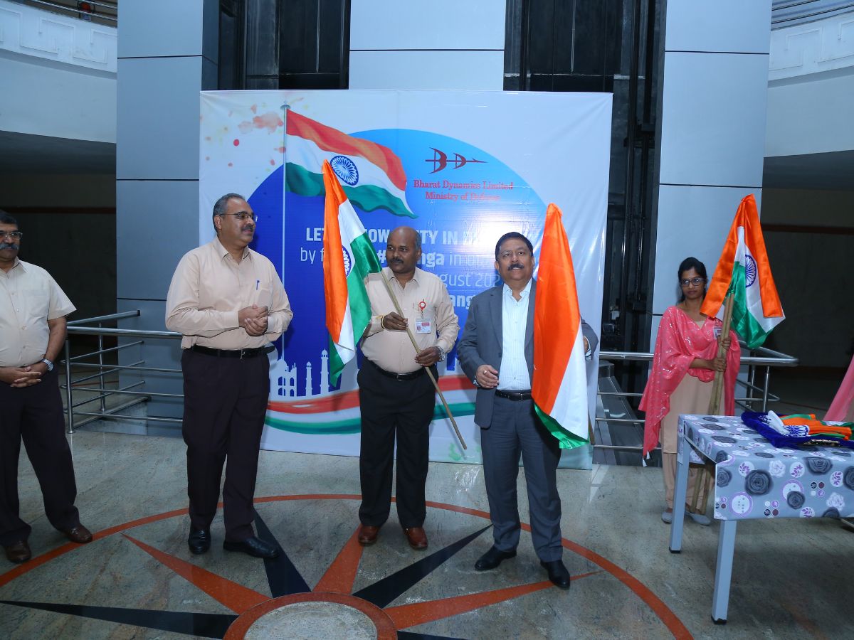 BDL CMD Presents National Flags to employees to encourage participation in ‘Har Ghar Tiranga’ Campaign
