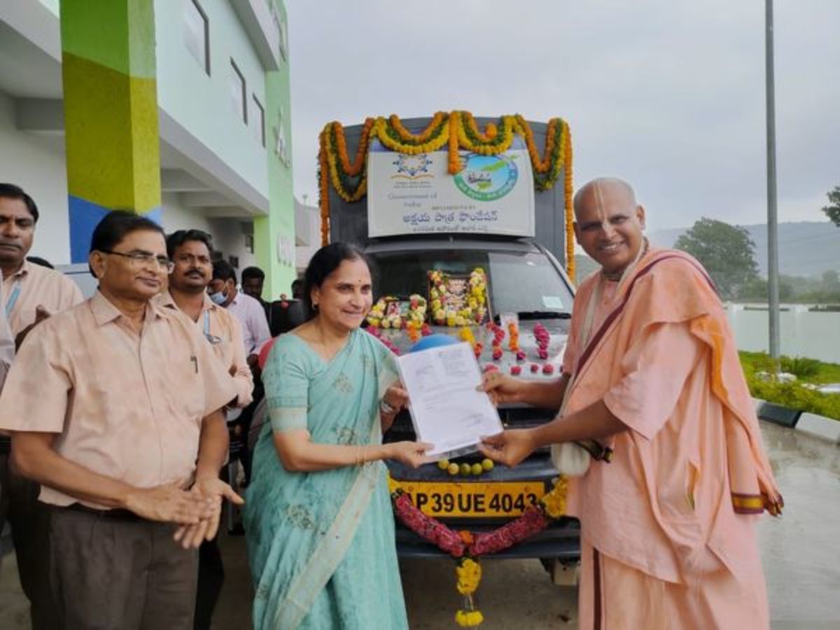 BEL handed over 3 food distribution vehicles to Akshaya Patra Foundation