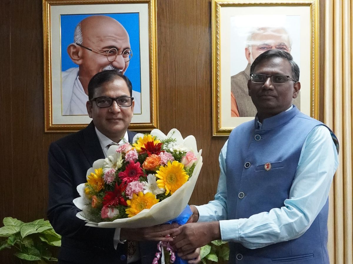 Binay Krushna Mahapatra assumes charge as Director (Commercial), KIOCL