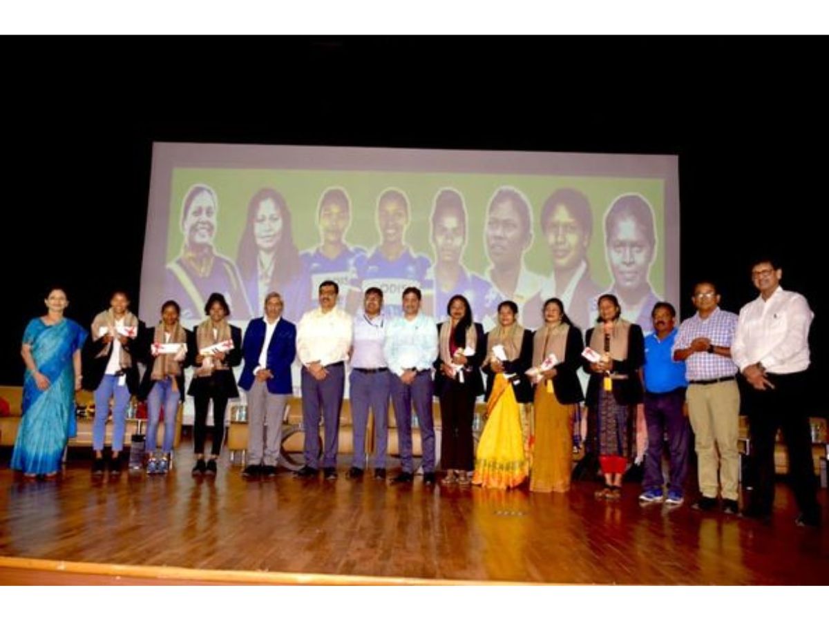 CCL honored 7 international women hockey players from Jharkhand