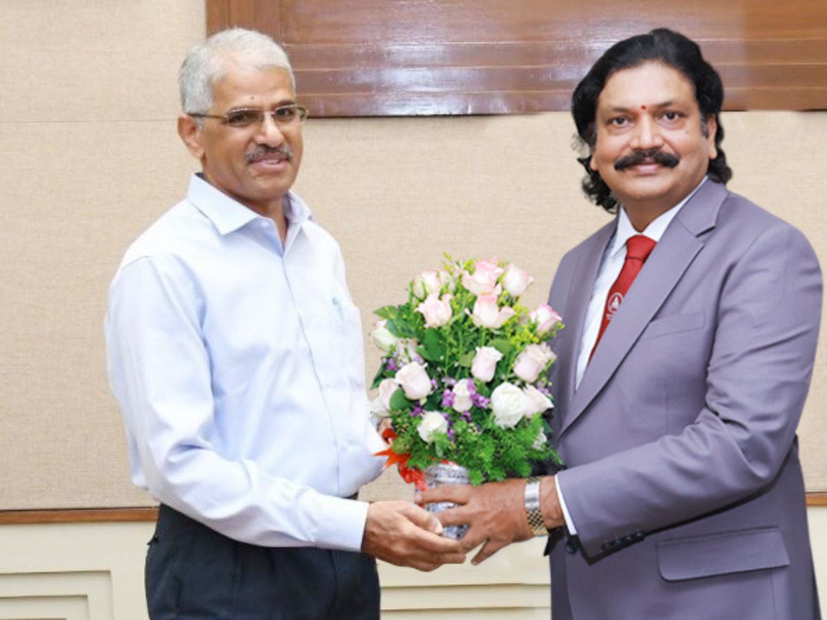 CMD, NLCIL, Prasanna Kumar Motupalli met Shiv Das Meena, IAS, Chief Secretary of Tamil Nadu