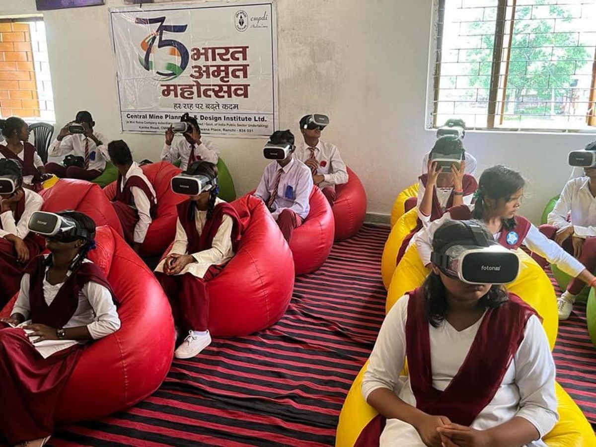 CSR: CMPDI Sets up Virtual Reality Smart Classes in Ranchi School