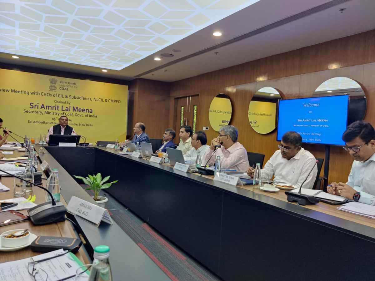 Coal Secy chairs review meeting of CVOs from CIL subsidiaries, NLCIL and CMPFO