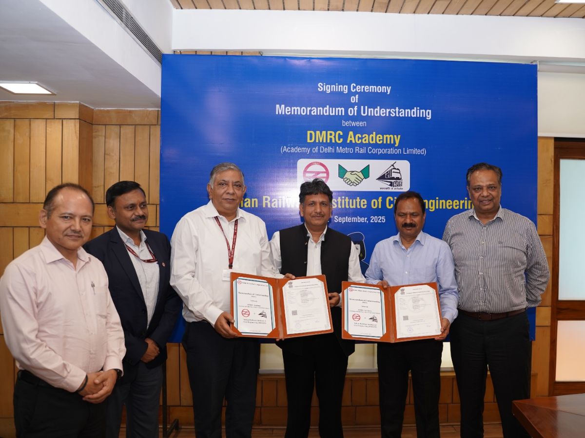 DMRC Academy Signs MoU with IRICEN to promote collaboration in Metro-Railway sector