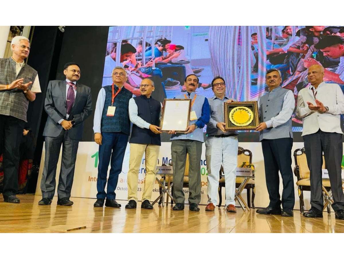 DMRC bags Award of Excellence in Public Transport