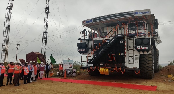 Coal Minister flagged off Dumper Truck at Nigahi OCP, NCL