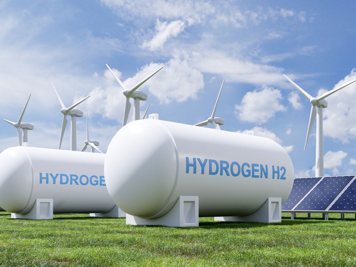 Union Power and NRE Minister leads India's efforts to produce Green Hydrogen with pilot projects