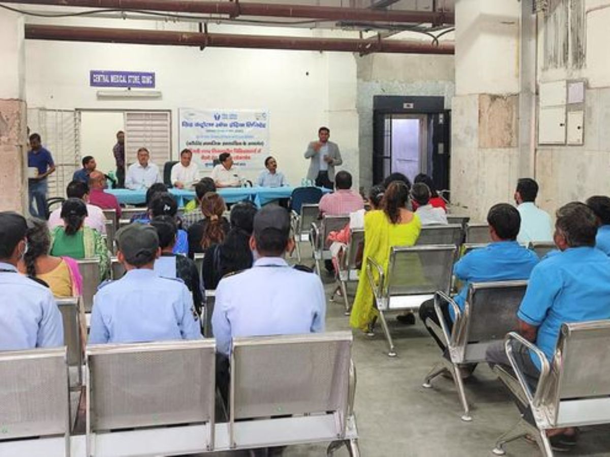 Grid-India distributed 57 nos. of benches to MCD Hospitals under CSR initiative