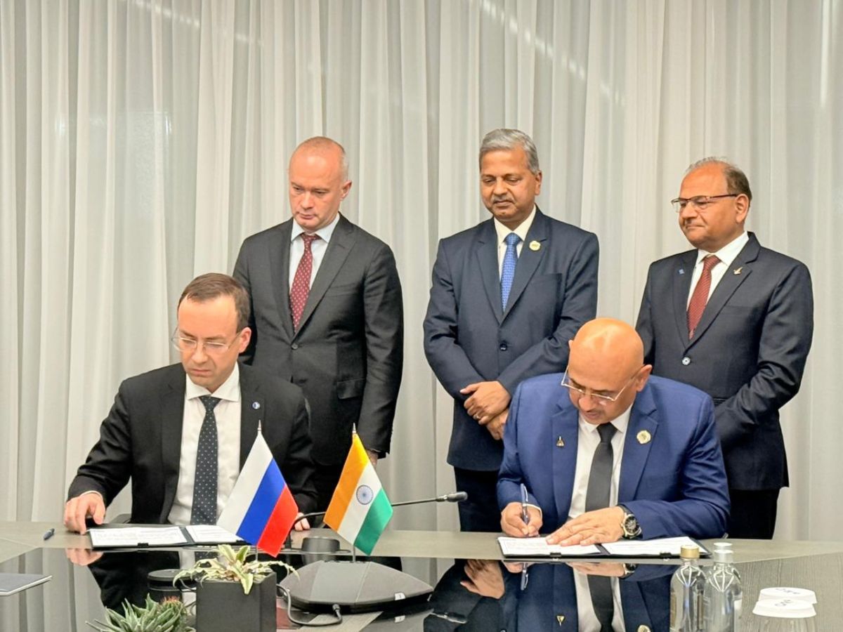 HAL and UAC Sign MoU in Moscow for Production of SJ-100
