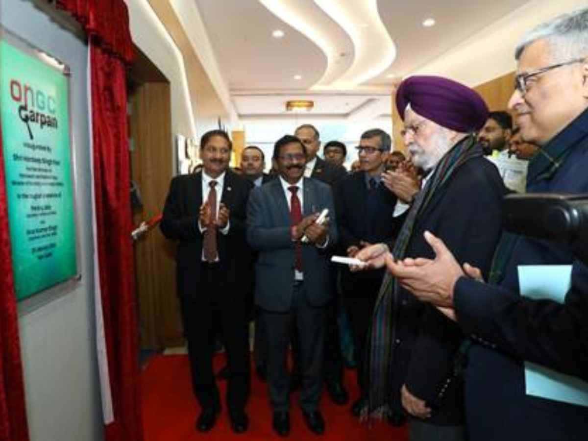 Hardeep Singh Puri inaugurates ONGC Digital Corporate Visualization Center