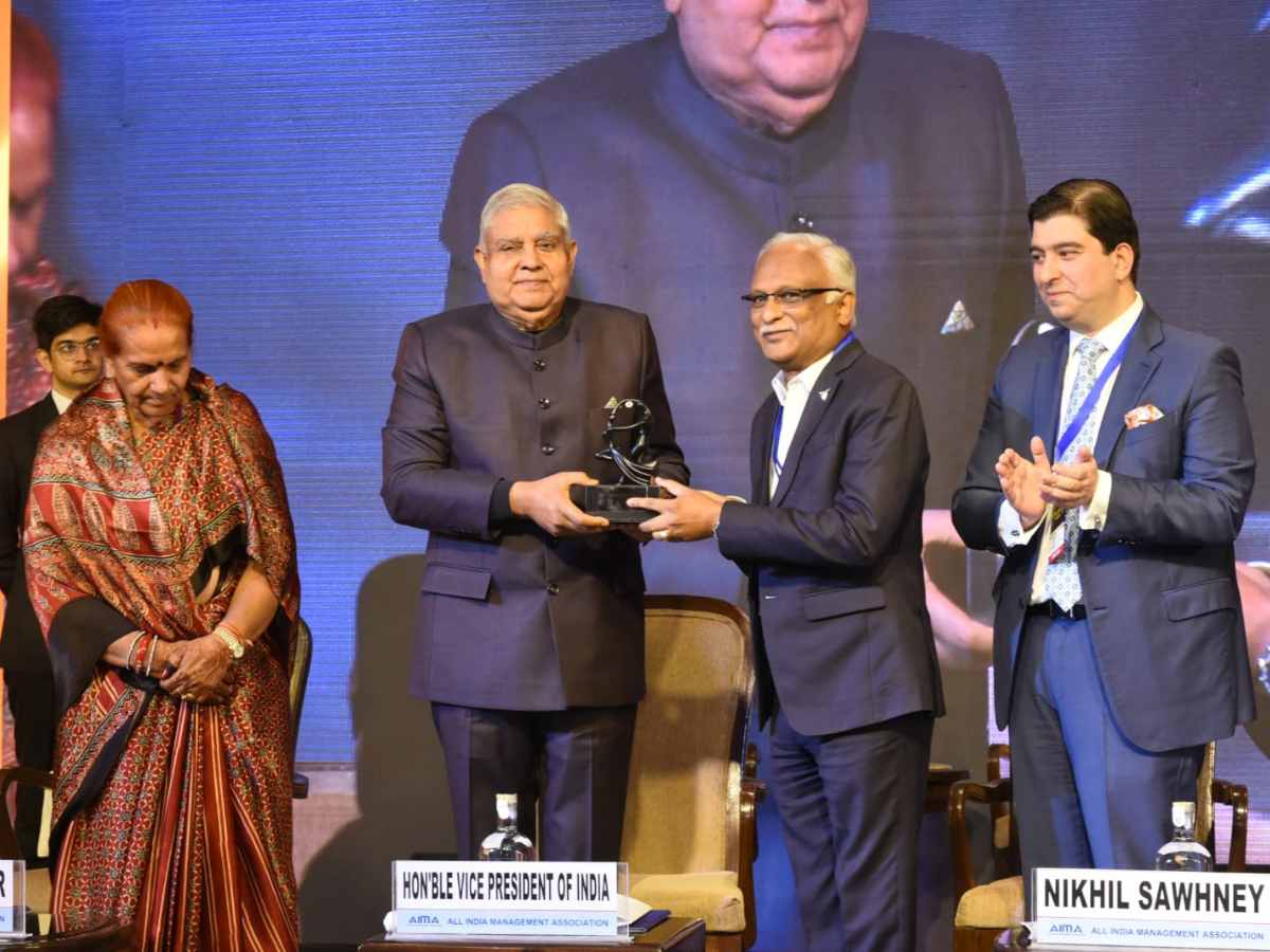 Hon’ble Vice President of India Confers `Outstanding PSU of the Year’ Award on HAL