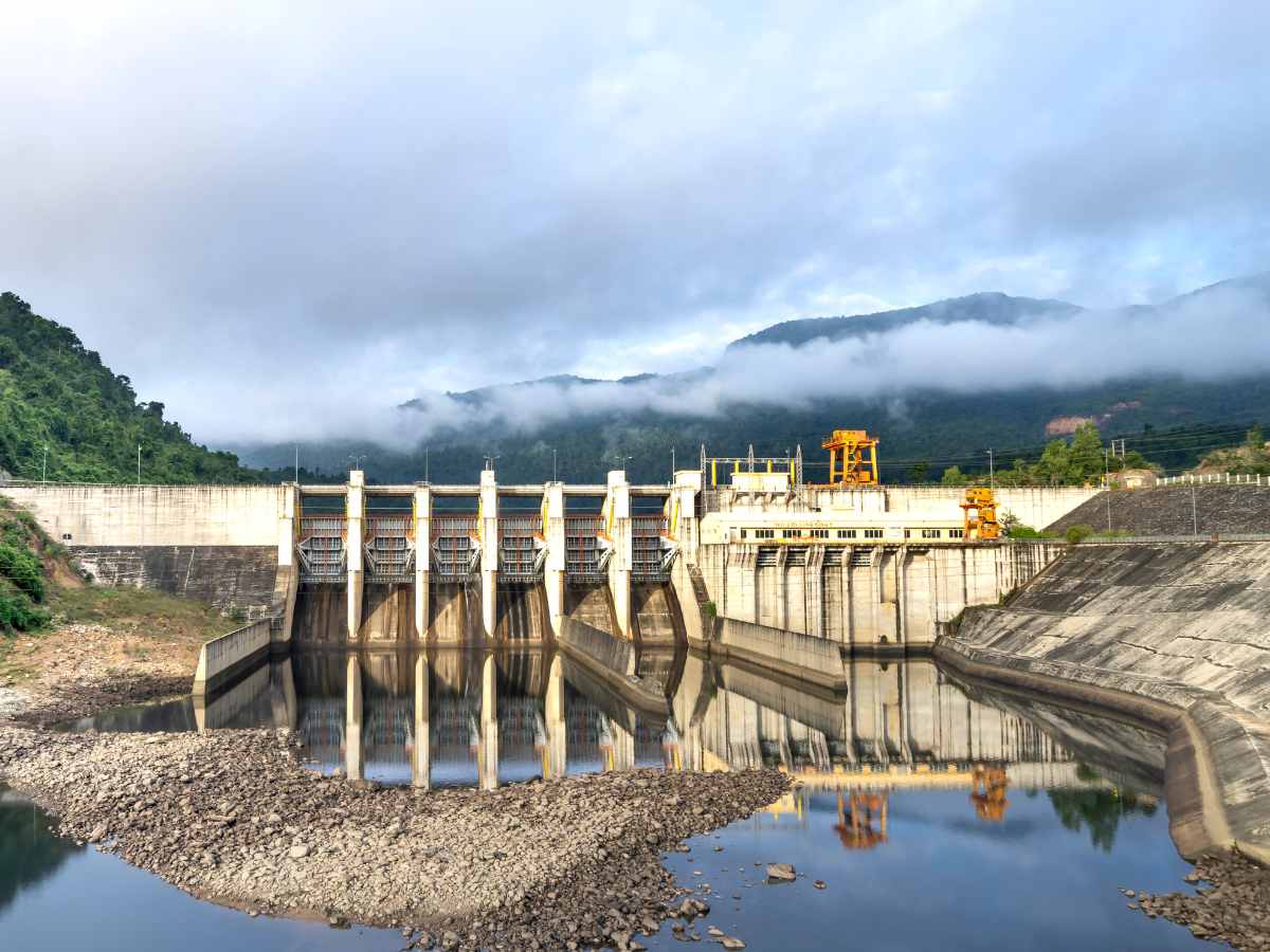 Hydroelectric power projects, aggregate capacity of 15 GW under construction