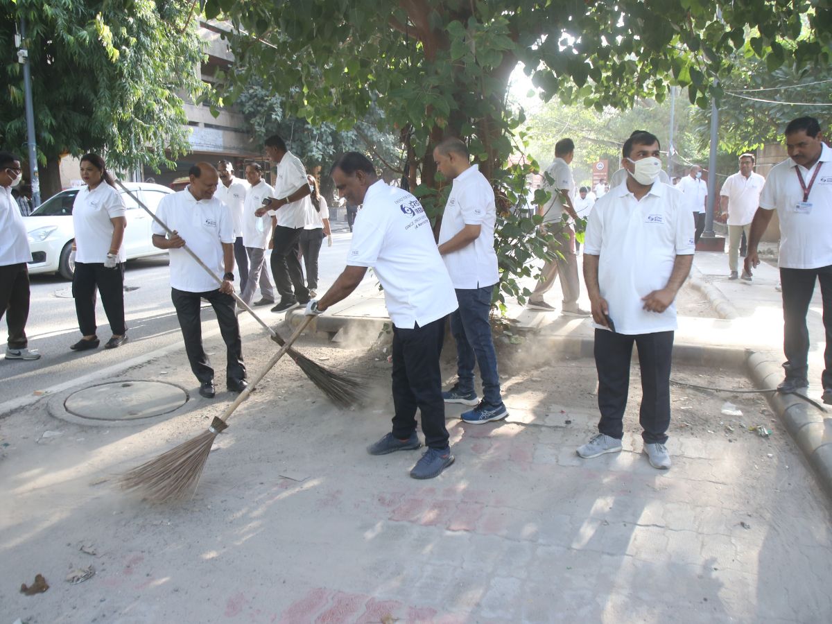 IREDA Conducts Cleanliness Drive, Felicitates Safai Mitras with Sanitary Kits