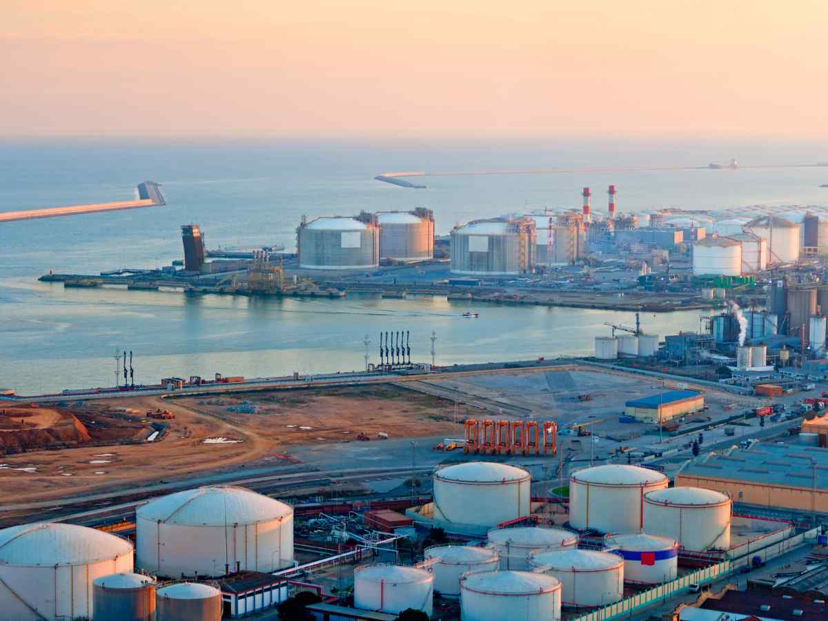 India may sign long-term LNG import deal with Qatar for 20 years