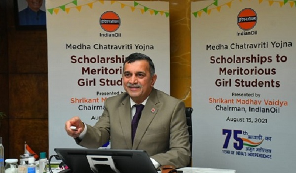 IndianOil hands over scholarship to meritorious girl students who topped Class X examinations under ‘Medha Chatravriti Yojna’