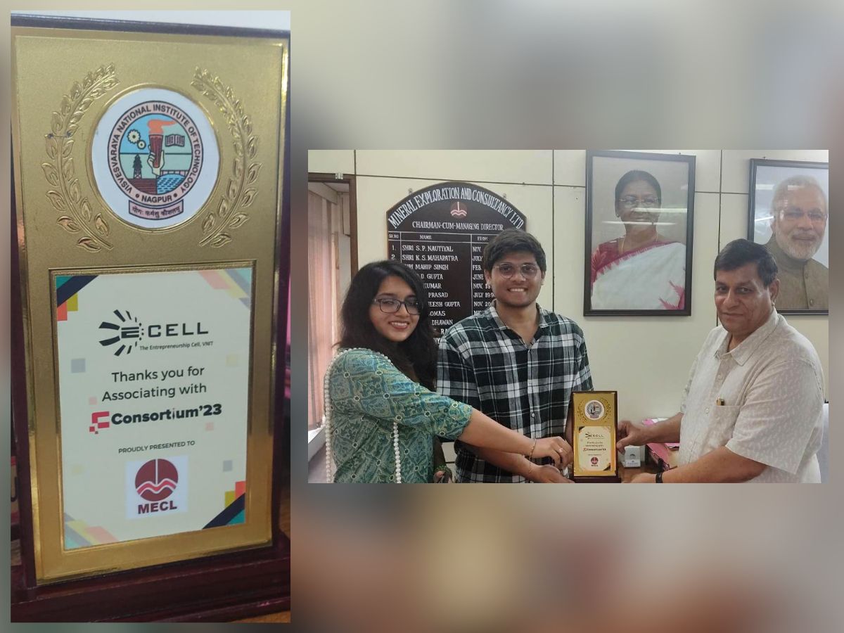 CMD on behalf of MECL, received a Memento of Appreciation