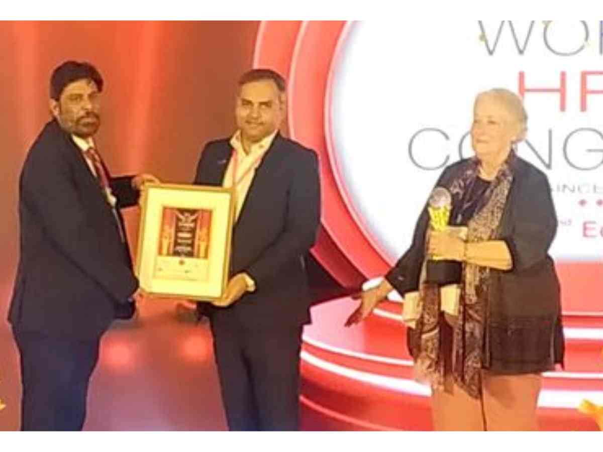 MOIL CMD honored with 'CEO with HR ORIENTATION' Award