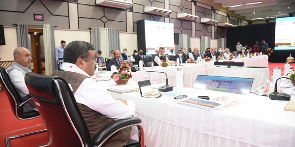 Petroleum Minister reviewed meet on Hydrocarbon Vision with oil companies