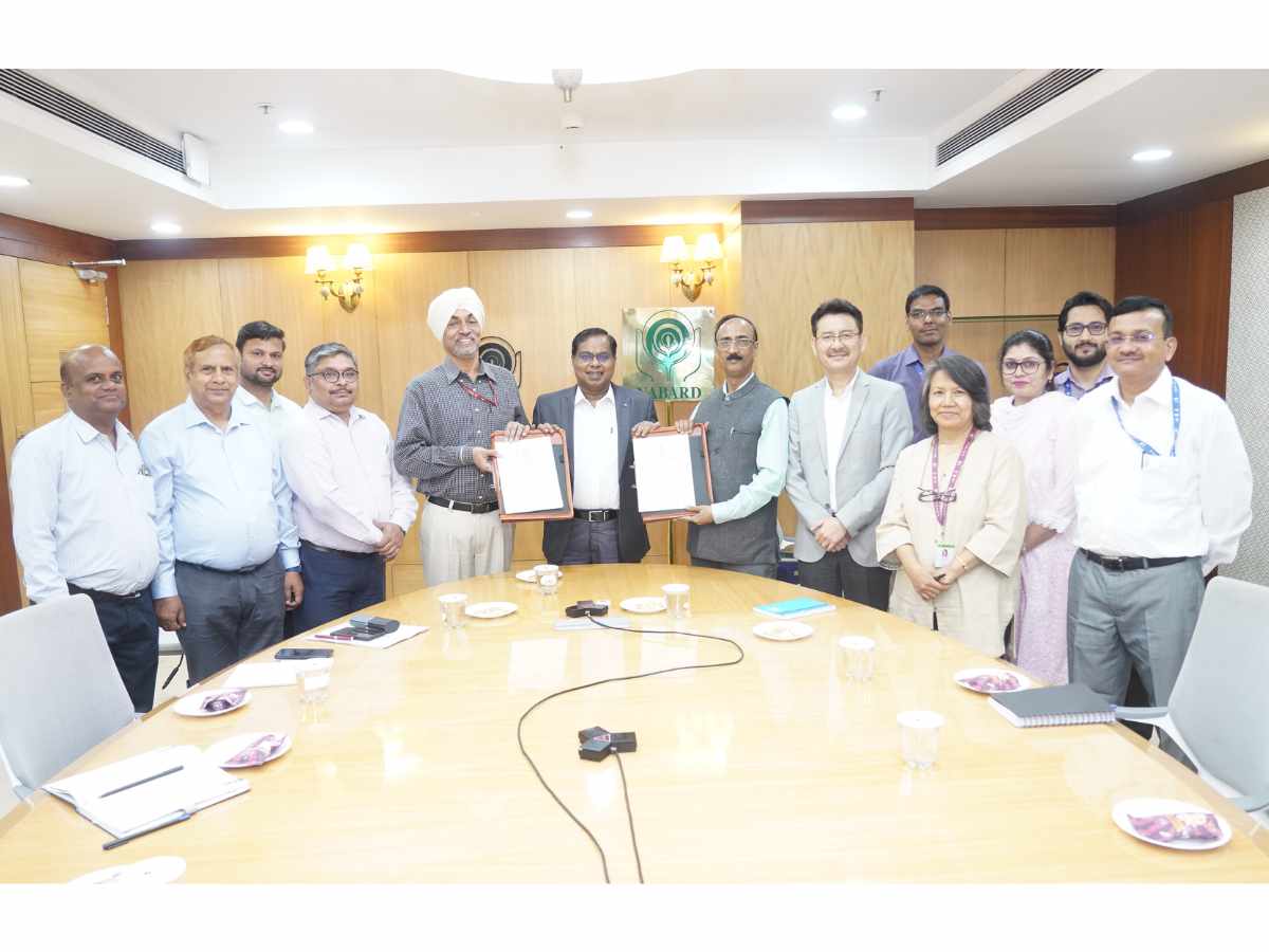 NABARD and NRLM sign a landmark MoU for benefit of women SHGs