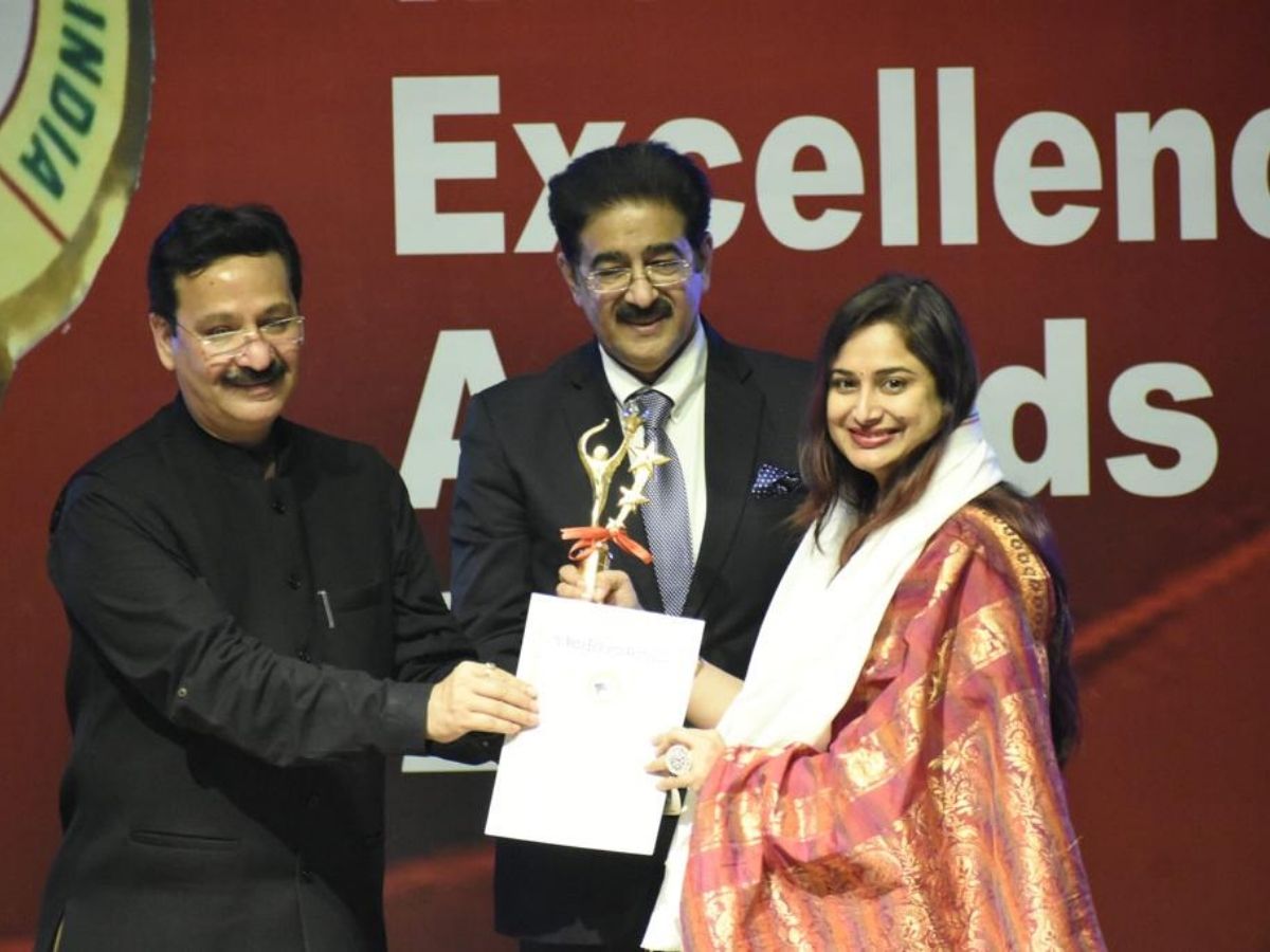 NBCC PR Manager Ms. Kalika Jain felicitated with National Rising Star Communicator Award