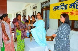 Mahila Samiti of Jayant Area NCL Distributes Umbrellas to Contractual Workers Benefits 50 Contractual Workers Engaged in Cleaning Works