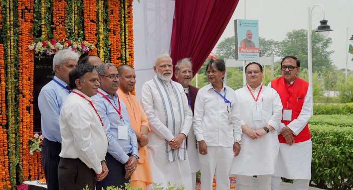 PM Unveils Lal Bahadur Shastri Statue Build by NCL