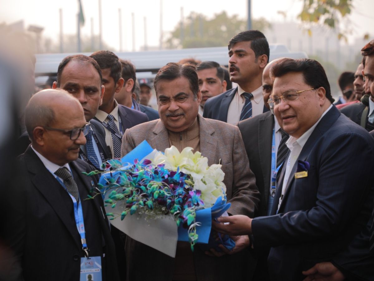 Shri Nitin Gadkari unveiled ‘Surakshit Safar’, an initiative by Society of Indian Automobile Manufacturers in association with Rosmerta Technologies Limited
