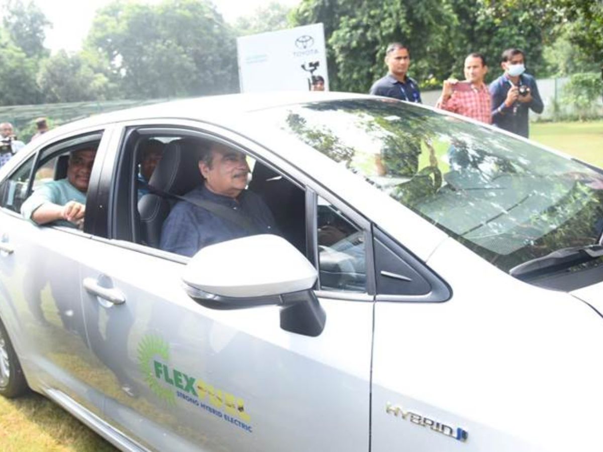 Nitin Gadkari Launches pilot project on Flexi-Fuel Strong Hybrid EV
