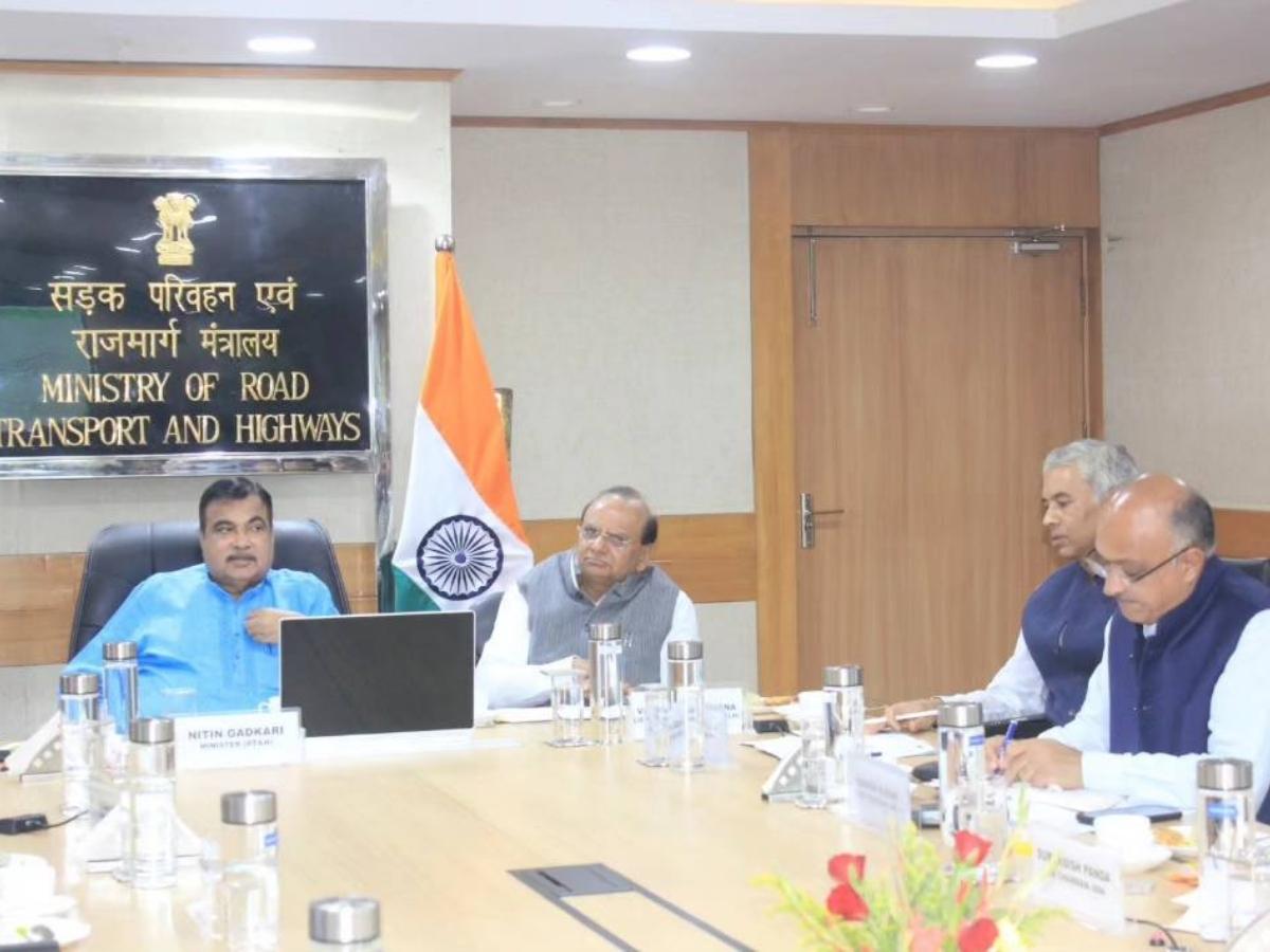 Nitin Gadkari discuss progress of road projects in Transport Bhavan