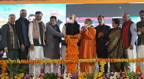 Nitin Gadkari inaugurates, lays foundation stone for 821 km of NH in UP