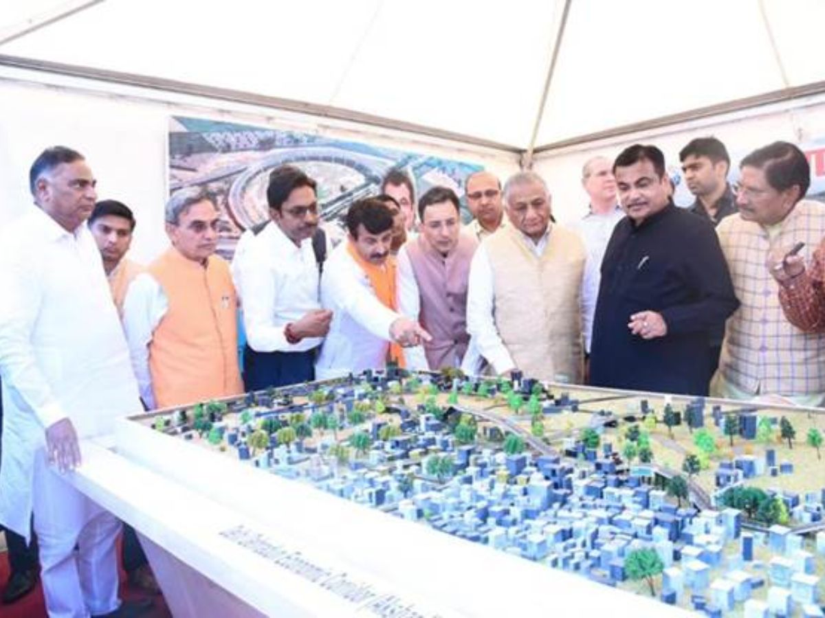 News Nitin Gadkari inspects 212 km DelhiDehradun Greenfield Access
