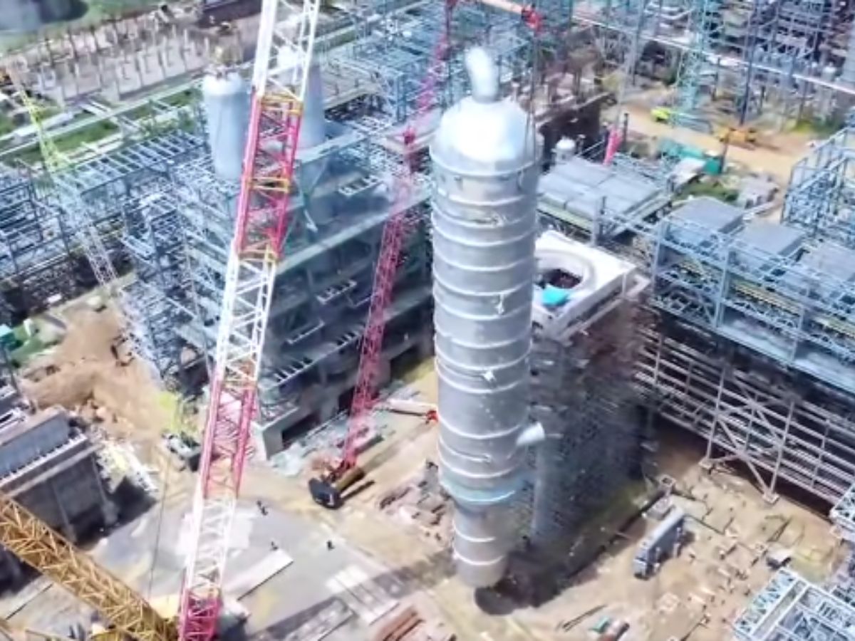 Numaligarh Refinery Hits Major Milestone with Gigantic Vacuum Tower Installation