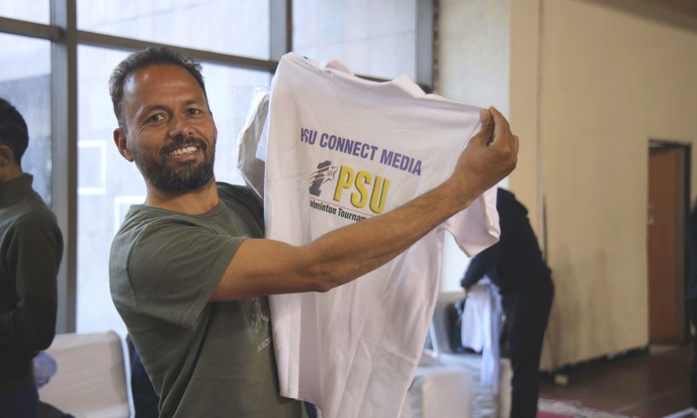 https://www.psuconnect.in/sdsdsd/PSU Badminton Player with PSU Connect Media T-shirt