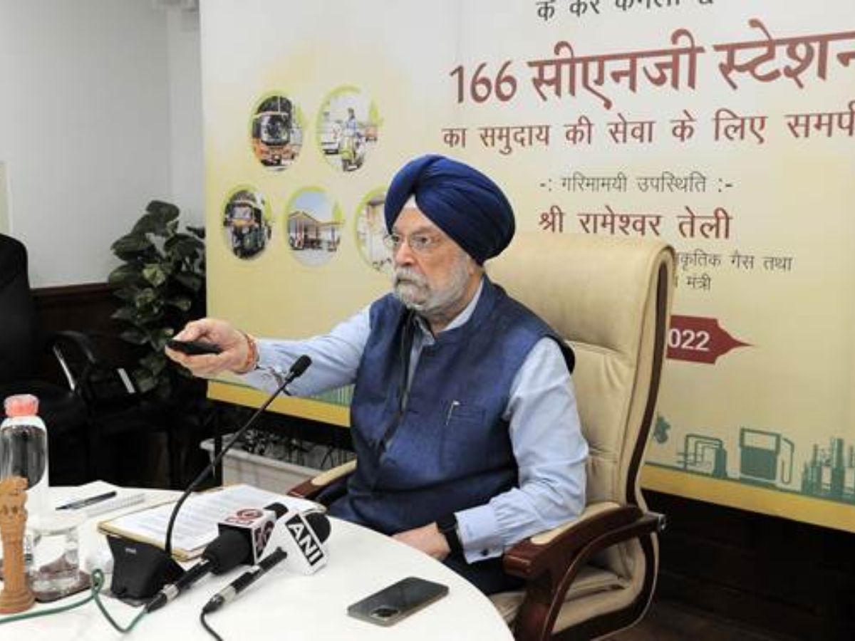 Petroleum Minister Hardeep S. Puri dedicates 166 CNG stations across 14 states