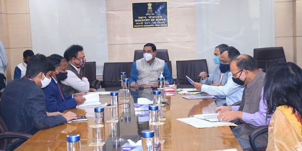Shri Pralhad Joshi chaired a review meet on Mile connectivity project