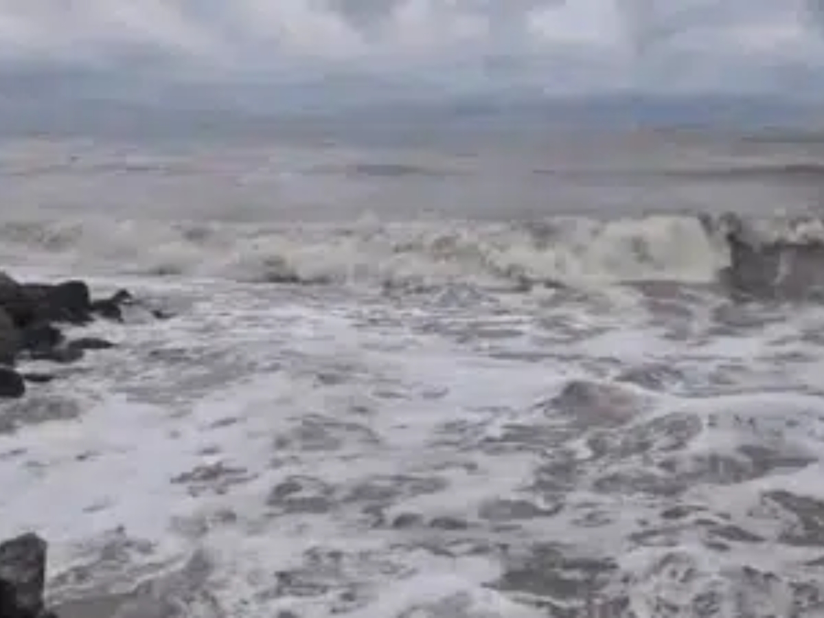 Railways establish nine War Rooms for Swift Restoration of Services in wake of Cyclone Dana