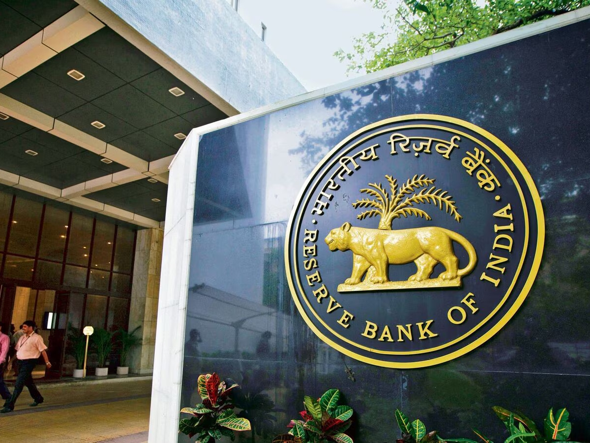 RBI imposes monetary penalty on Prathamik Shikshak Sahakari Bank Ltd, Satara, Maharashtra