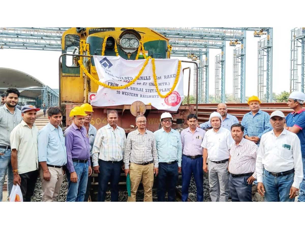 SAIL BSP dispatches first rake of 260-meter panel at Indian Railways' Sabarmati facility
