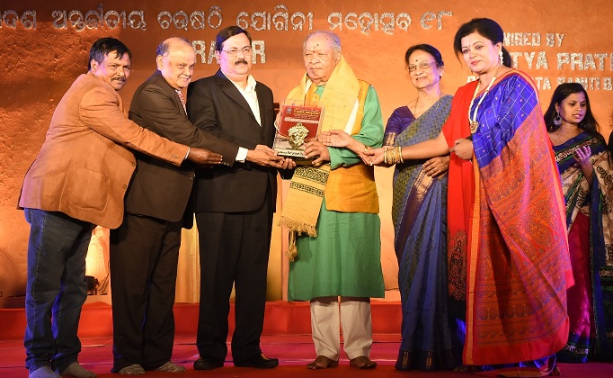Padma Vibhushan Pandit Hariprasad Chaurasia gets NALCO Sangeet Sudha Award