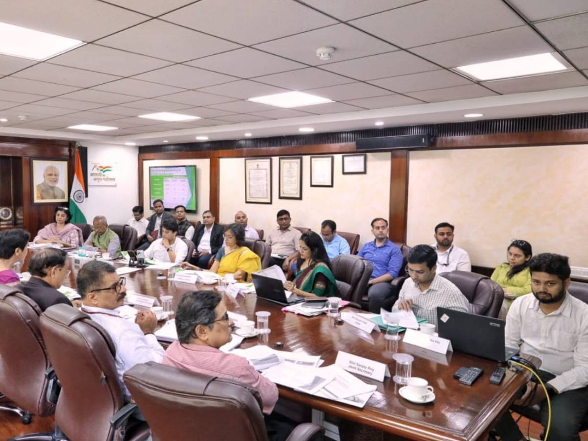 Minister Scindia holds discussion with task forces dedicated towards enabling ecosystem for green steel