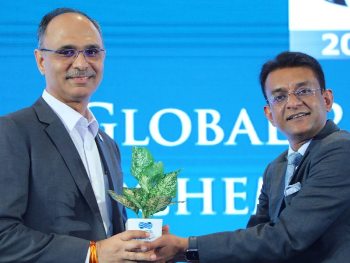 Sanjay Khanna, Director (Refineries) and Additional CMD BPCL, conferred Leadership Excellence Award