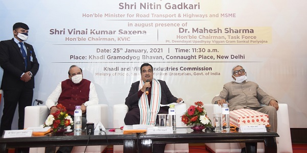 Shri Nitin Gadkari visited Khadi India’s flagship outlet