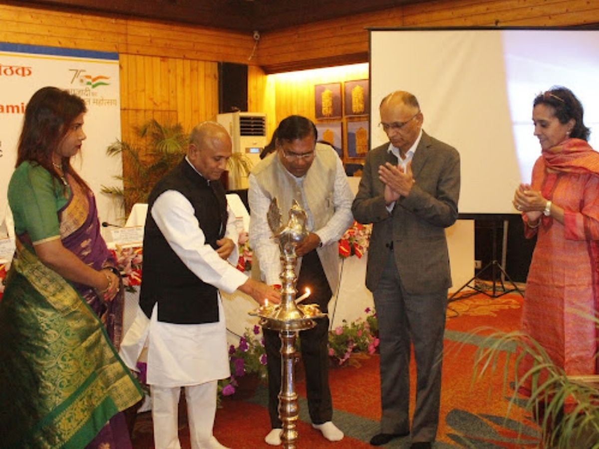 Steel Minister hands over Raj Bhasha Nishtha Samman to various PSUs