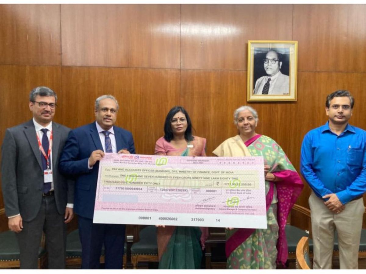 Union Bank CEO presents dividend cheque of Rs 1,712 cr to Finance Minister
