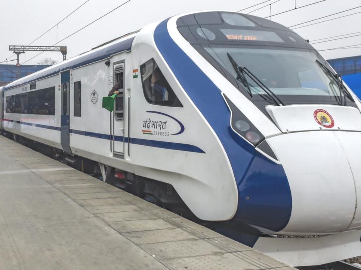 Indian Railways operates 5 Vande Bharat & 4 Tejas Express services