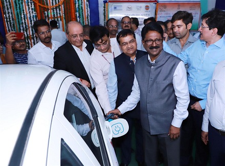 Shri Arvind Ganpat Sawant inaugurating the Electric Vehicle Charging Station.
